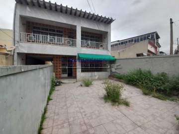 Ótima localização - Duas casas separadas de frente de rua - PDCA50007