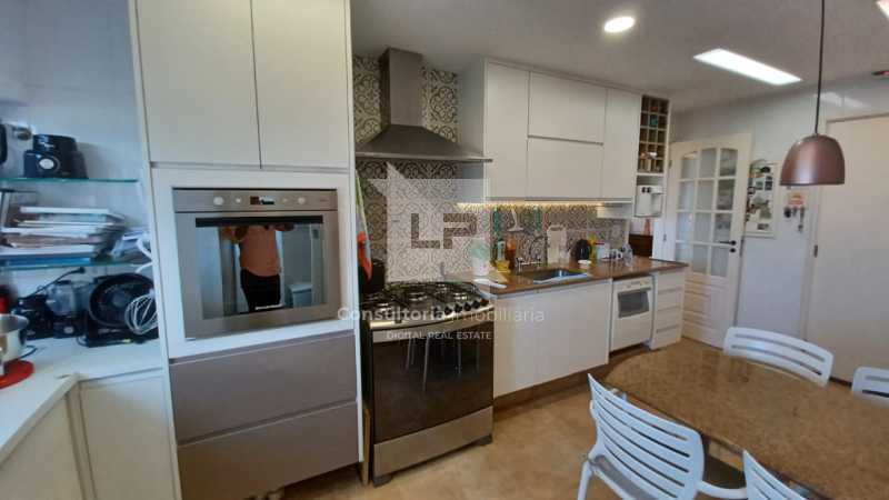 8ec7ee41-2633-4d69-a5a8-e48fdb - 24