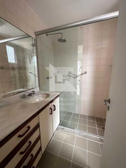 2d38da35-5b41-4359-95fb-d5c5d7 - 24