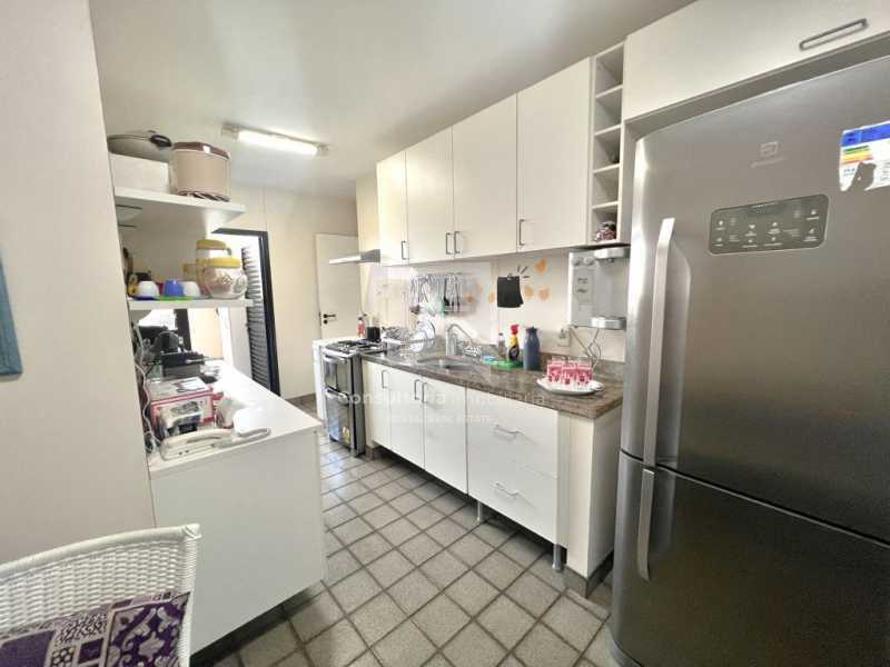 3ecc8840-b9f3-40e6-8e43-d33ad7 - 21