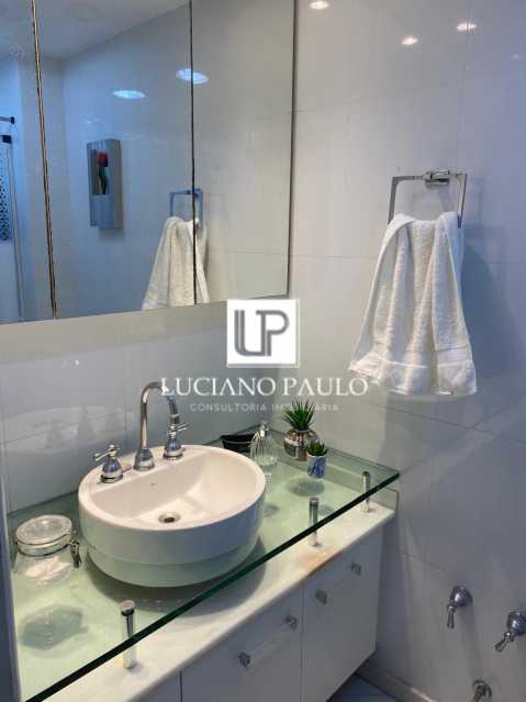 7f2472db-a5c5-45b5-8f65-a27cc0 - 8