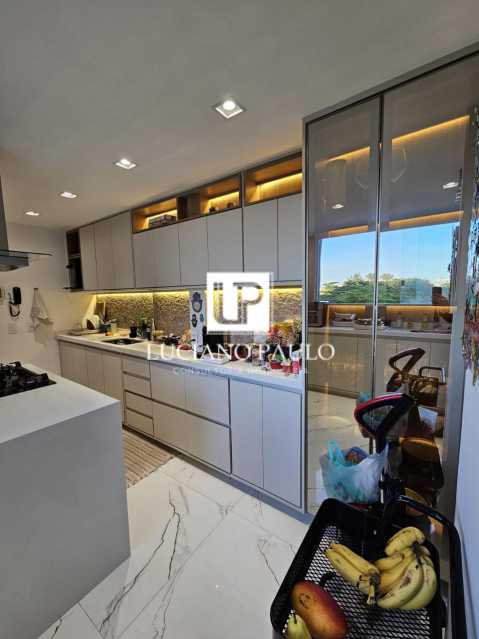 d0151b75-1f7f-45fa-a8e3-d2a7b1 - 18