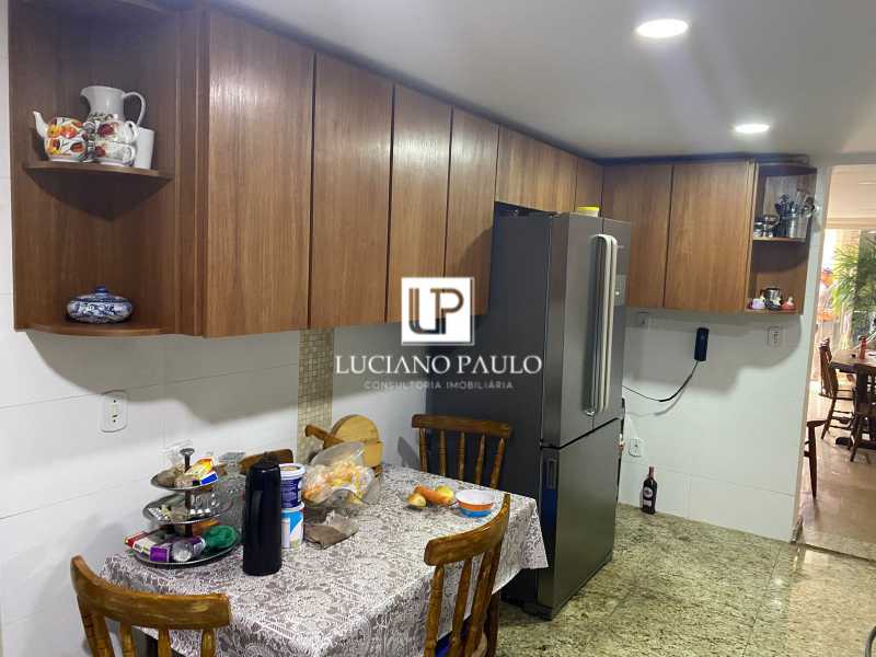 eab56213-001f-43a9-a485-266adc - 27