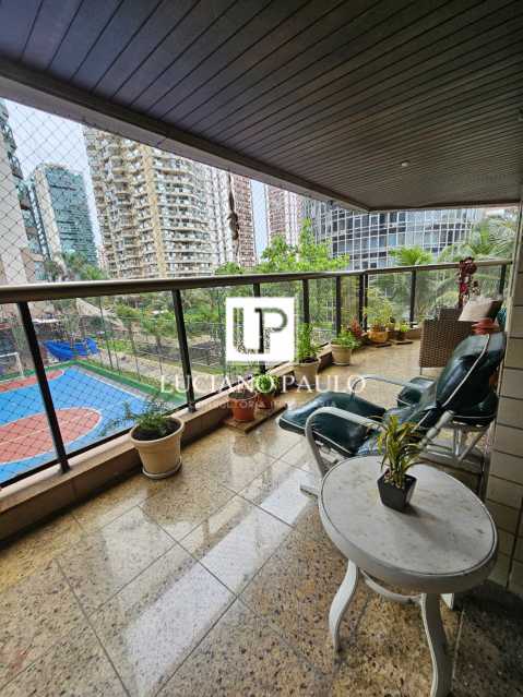 5adf1ef1-ea5a-4e46-b857-cfd211 - 1