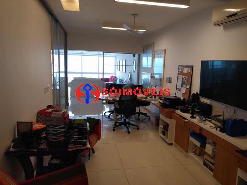 17130_G1558725012 - 9