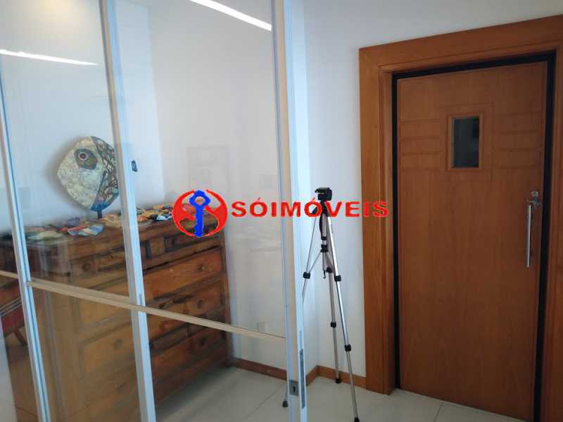 17130_G1558725016 - 11