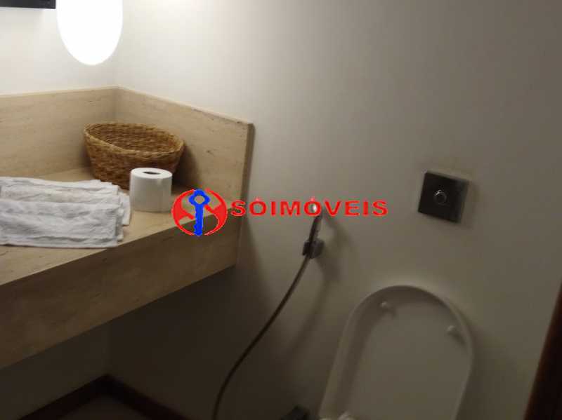 17130_G1558725018 - 18