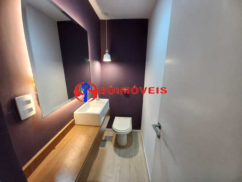 Conheça LAVABO do imóvel - EXCELENTE IMÓVEL EM PRÉDIO REQUISITADO DO LEBLON. 130 M2, 4 QUARTOS, SUÍTE, DEPENDÊNCIAS, 1 VAGA ESCRITURADA. - LBAP42100 - 7 LAVABO - 7
