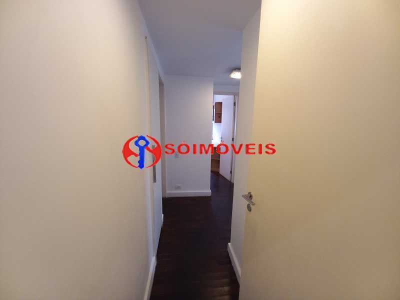 Conheça CORREDOR do imóvel - EXCELENTE IMÓVEL EM PRÉDIO REQUISITADO DO LEBLON. 130 M2, 4 QUARTOS, SUÍTE, DEPENDÊNCIAS, 1 VAGA ESCRITURADA. - LBAP42100 - 8 CORREDOR - 8