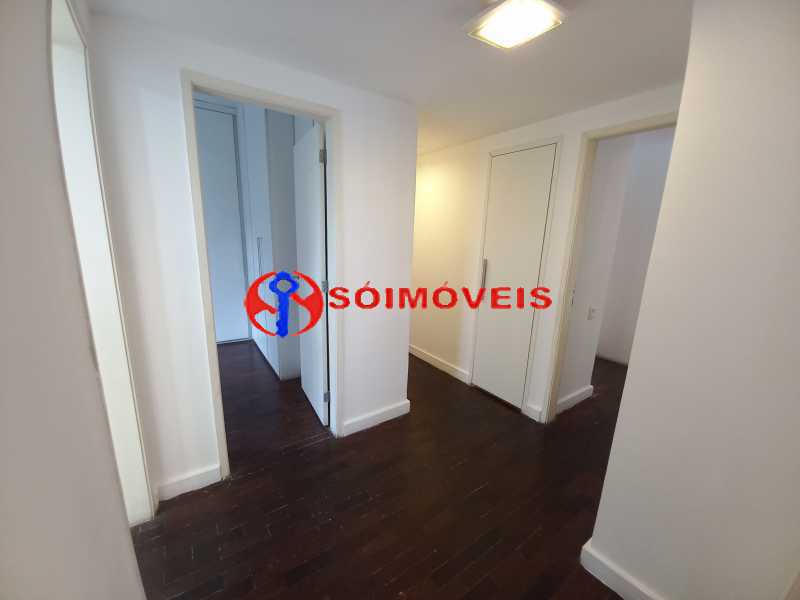 Conheça CIRCULAÇÃO QUARTOS do imóvel - EXCELENTE IMÓVEL EM PRÉDIO REQUISITADO DO LEBLON. 130 M2, 4 QUARTOS, SUÍTE, DEPENDÊNCIAS, 1 VAGA ESCRITURADA. - LBAP42100 - 9 CIRCULAÇÃO QUARTOS - 9