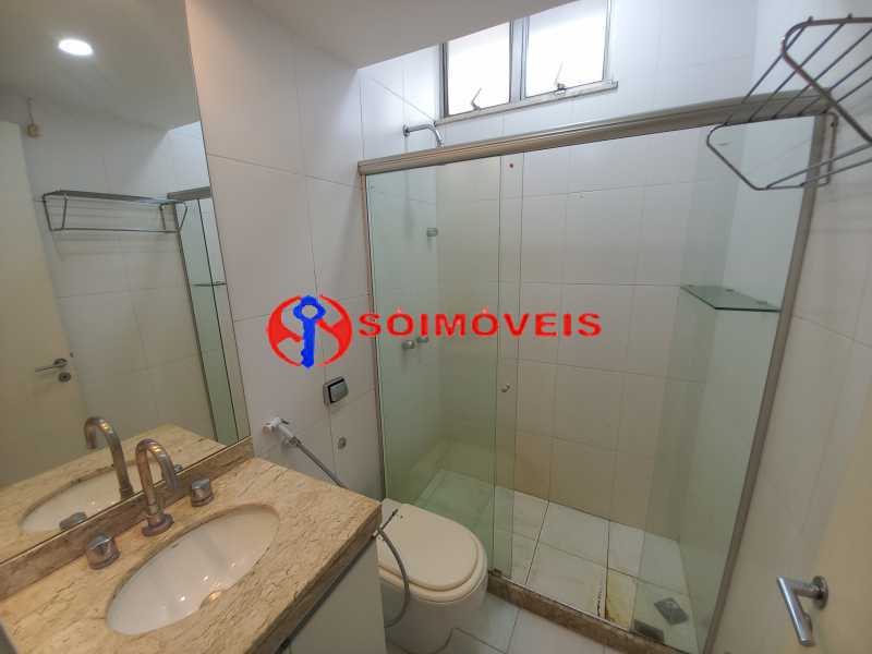 Conheça BANHEIRO SOCIAL do imóvel - EXCELENTE IMÓVEL EM PRÉDIO REQUISITADO DO LEBLON. 130 M2, 4 QUARTOS, SUÍTE, DEPENDÊNCIAS, 1 VAGA ESCRITURADA. - LBAP42100 - 12 BANHEIRO SOCIAL - 12