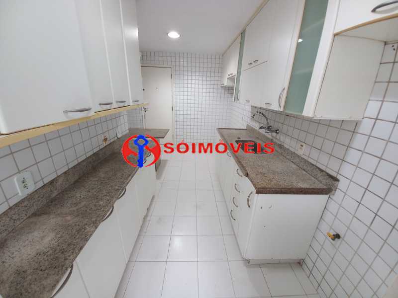 Conheça COPA COZINHA 3 do imóvel - EXCELENTE IMÓVEL EM PRÉDIO REQUISITADO DO LEBLON. 130 M2, 4 QUARTOS, SUÍTE, DEPENDÊNCIAS, 1 VAGA ESCRITURADA. - LBAP42100 - 23 COPA COZINHA 3 - 23
