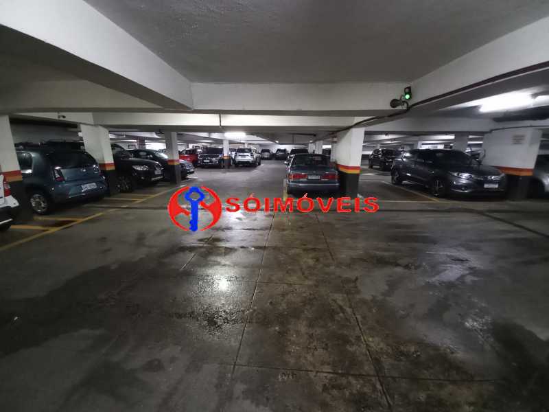 Conheça GARAGEM do imóvel - EXCELENTE IMÓVEL EM PRÉDIO REQUISITADO DO LEBLON. 130 M2, 4 QUARTOS, SUÍTE, DEPENDÊNCIAS, 1 VAGA ESCRITURADA. - LBAP42100 - 27 GARAGEM - 27