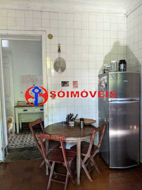 Conheça 5 do imóvel - NO ALTO DA BOA VISTA MARAVILHOSA CASA COLONIAL DE DOIS ANDARES TODA ARBORIZADA VAGA PARA TRÊS CARROS . DOC. OK .OPORTUNIDADE!!!! - LBCA40085 - 5 5 - 5