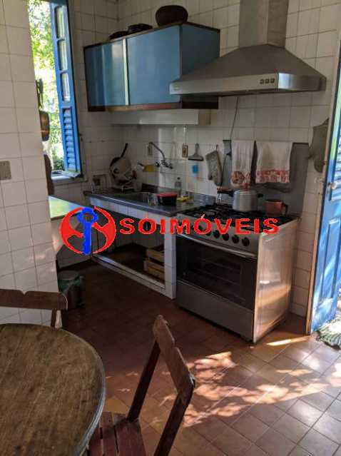 Conheça 10 do imóvel - NO ALTO DA BOA VISTA MARAVILHOSA CASA COLONIAL DE DOIS ANDARES TODA ARBORIZADA VAGA PARA TRÊS CARROS . DOC. OK .OPORTUNIDADE!!!! - LBCA40085 - 10 10 - 10