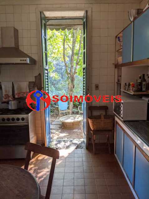 Conheça 12 do imóvel - NO ALTO DA BOA VISTA MARAVILHOSA CASA COLONIAL DE DOIS ANDARES TODA ARBORIZADA VAGA PARA TRÊS CARROS . DOC. OK .OPORTUNIDADE!!!! - LBCA40085 - 12 12 - 12