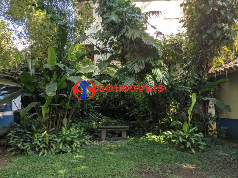 Conheça 16 do imóvel - NO ALTO DA BOA VISTA MARAVILHOSA CASA COLONIAL DE DOIS ANDARES TODA ARBORIZADA VAGA PARA TRÊS CARROS . DOC. OK .OPORTUNIDADE!!!! - LBCA40085 - 16 16 - 16