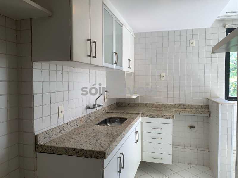 Conheça 13. do imóvel - Oportunidade para quem procura um apto. de 2 quartos na Barra !!! - LBAP24548 - 19 13. - 19