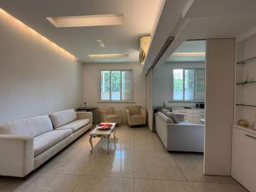 Ótima localização - Excelente localização, a poucos metros da praia, reformado. - LBAP24844