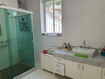 MARAVILHOSO IMÓVEL - Linda casa na parte baixa de Santa Teresa - POCA40014
