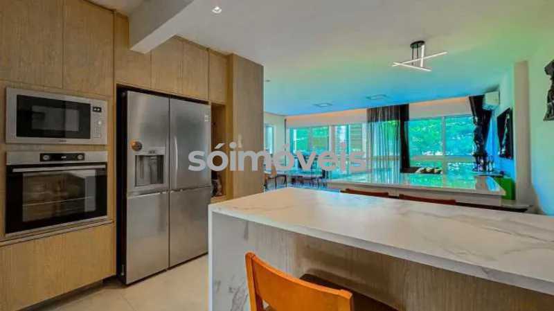 2a73db6c-edc9-47f7-a4f4-d6d720 - 6