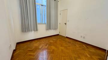 ÓTIMO INVESTIMENTO - Transversal nobre / Sala e quarto com vaga de garagem - LBAP11964