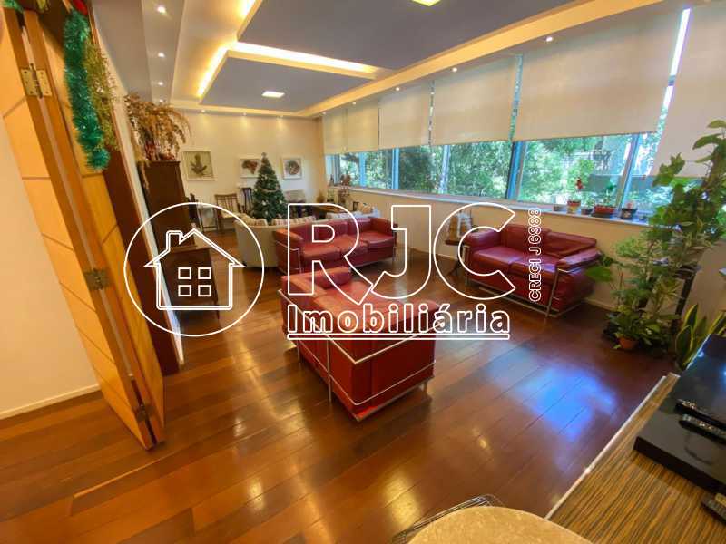 Conheça 3 do imóvel - Apartamento à venda Rua Itacuruçá, Tijuca, Rio de Janeiro - R$ 1.000.000 - MBAP40650 - 3 3 - 3