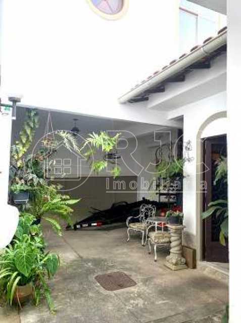 casa-com-4-quartos-a-venda-298 - 7