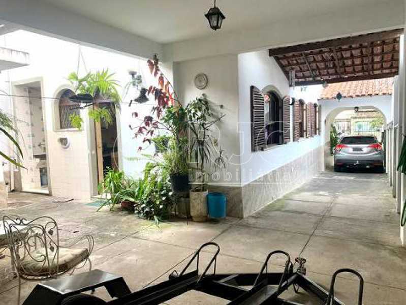 casa-com-4-quartos-a-venda-298 - 10