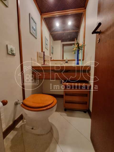21 Lavabo. - 23