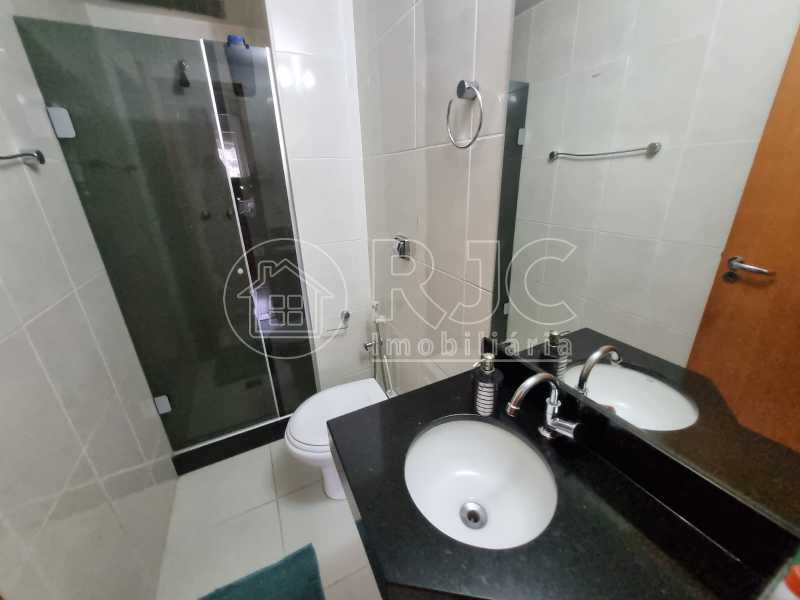 21 Banheiro Social. - 21