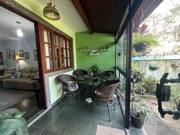 Ótima localização - Casa em Condomínio à venda Avenida Mário Freire Marcello, Albuquerque, Teresópolis - R$ 360.000 - MBCN20025