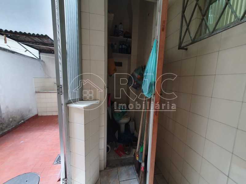 Banheiro de serviço. - 12