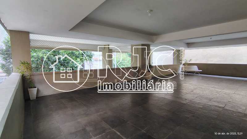 20742_G1744725110 - 29