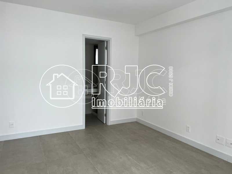 16585_G1692716052 - 6