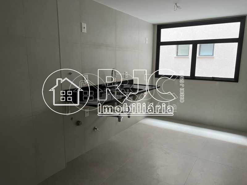 16585_G1692716060 - 9