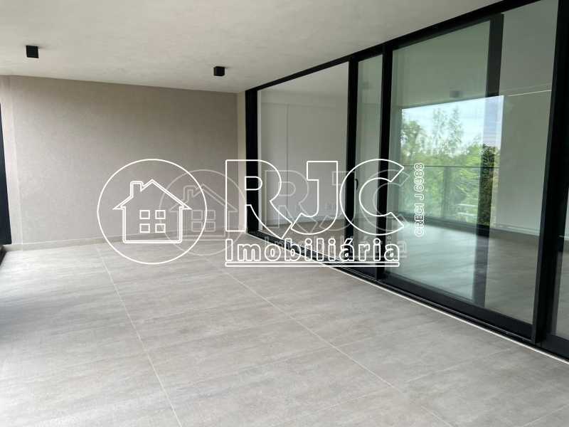 16585_G1692716065 - 11