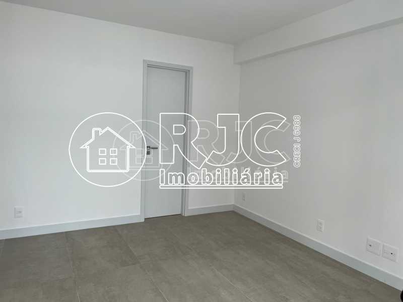 16585_G1692716055 - 7