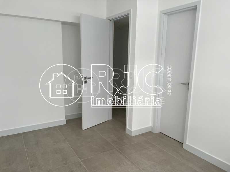 16585_G1692716051 - 5