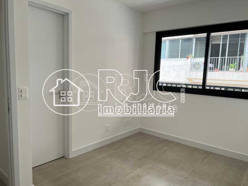 16585_G1692716063 - 10