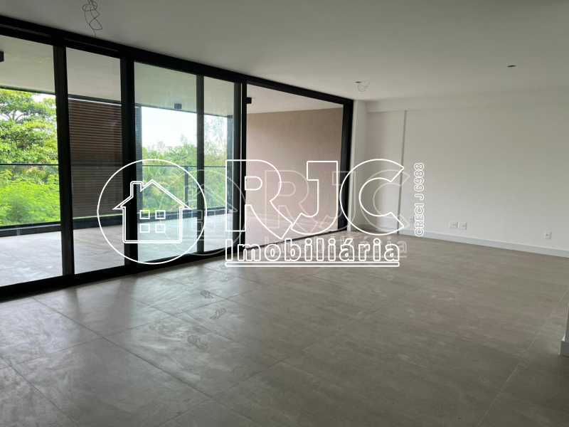 16585_G1692716068 - 12