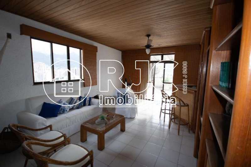 893665151-415.0832685236403DSC - 8