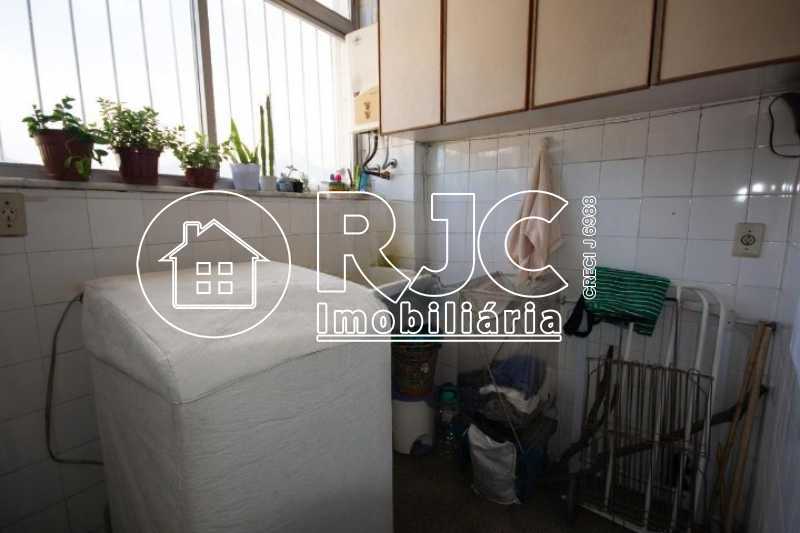 893665151-607.7875029044155DSC - 24