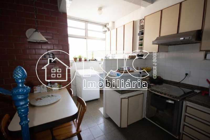 893665151-731.7281122598564DSC - 23