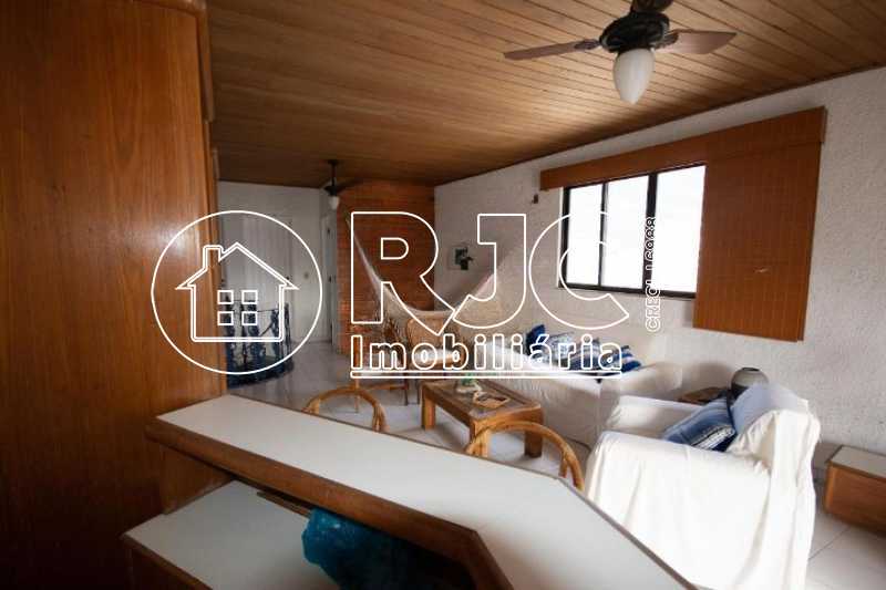 893665151-858.0585968159711DSC - 13