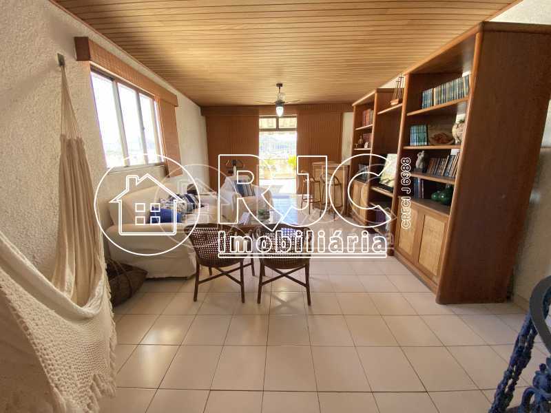 14719_G1660673071 - 21