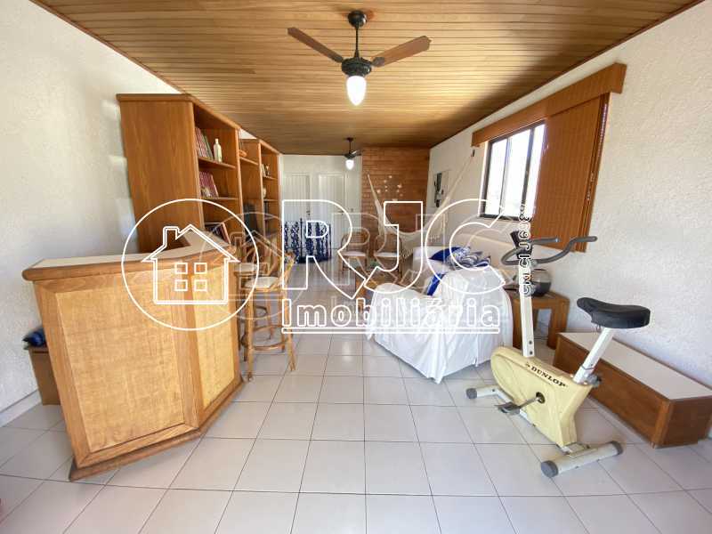 14719_G1660673079 - 22