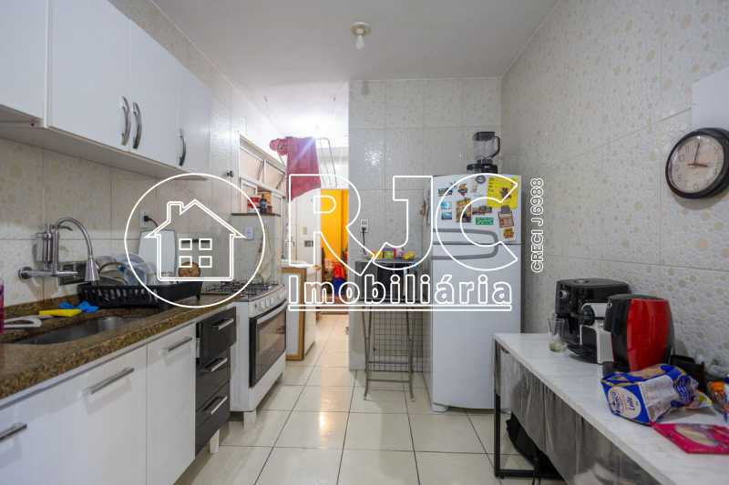 original895073884-615.49645179 - 18