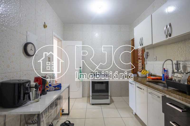 original895073884-905.68607556 - 28