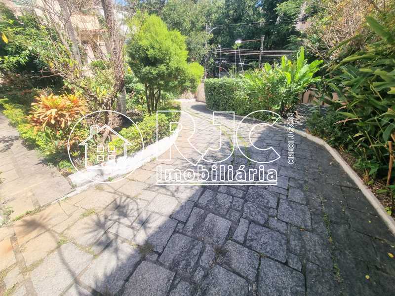 Conheça 1 3 do imóvel - Casa à venda Rua Grajaú, Grajaú, Rio de Janeiro - R$ 1.990.000 - MBCA110001 - 2 1 3 - 2